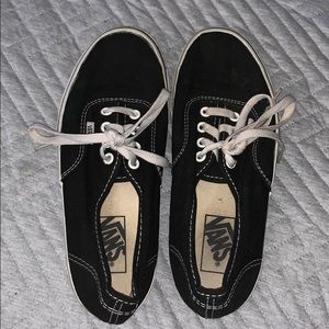Black Vans, men’s 6.5, women’s 8